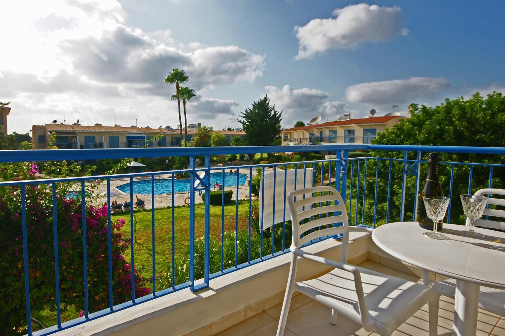 Resitour Paradise Gardens Paphos Extérieur photo