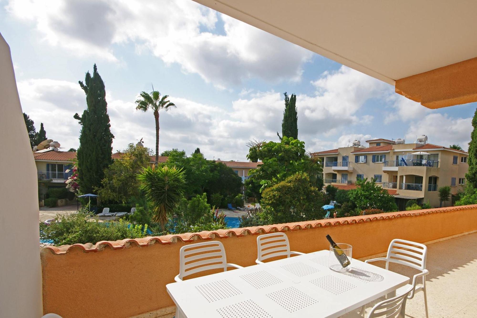 Resitour Paradise Gardens Paphos Extérieur photo
